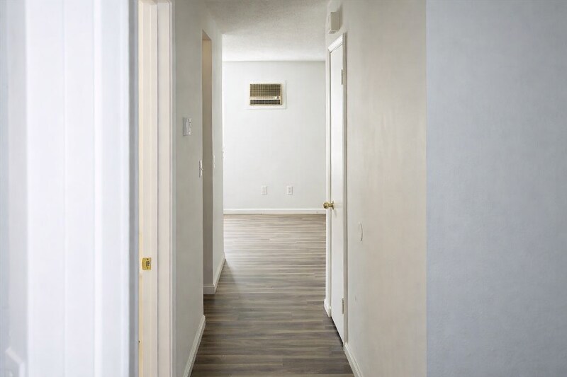 Building Photo - 16150 Vía Montana