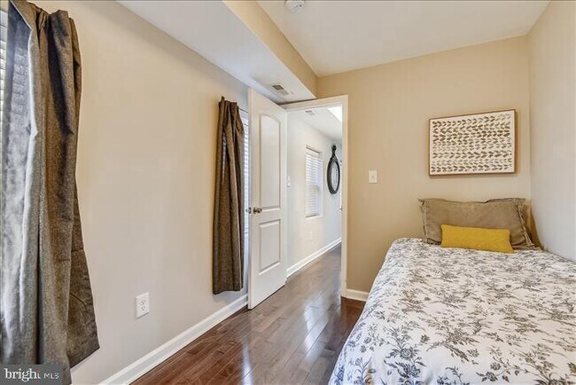 Building Photo - 320 Albemarle St