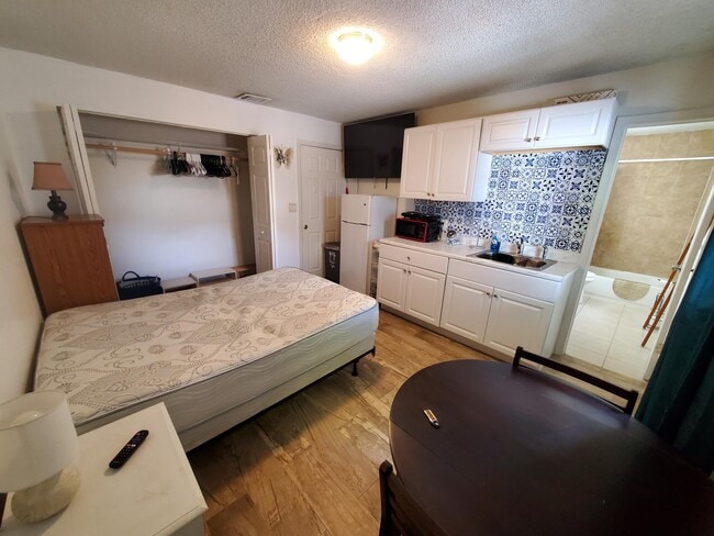 Building Photo - 7171 SW 14th St