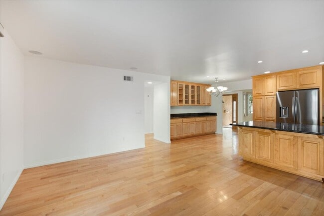 Building Photo - Beautiful Torrance Home