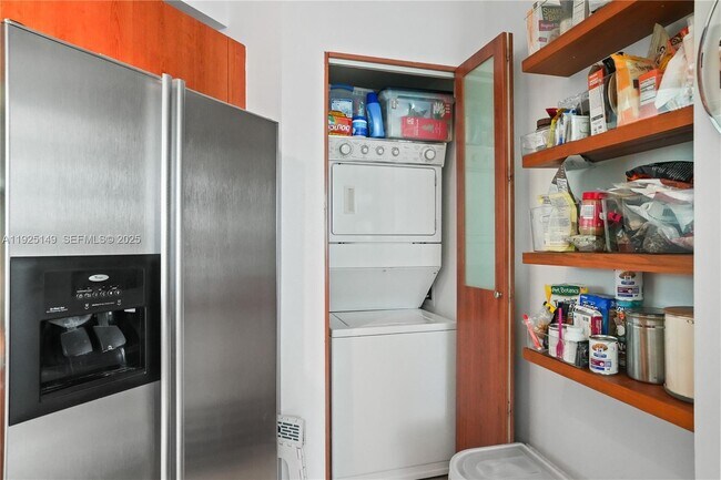 Building Photo - 480 NE 30th St