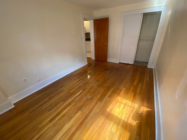 Building Photo - 15 Keswick St