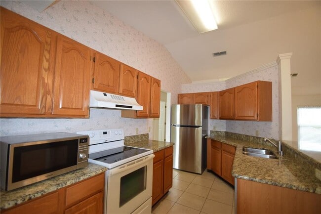 Building Photo - 5955 Chickadee Dr