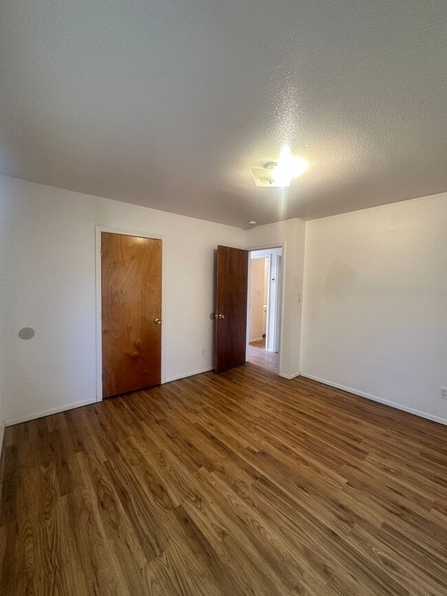 Building Photo - 1406 Saiz Ln