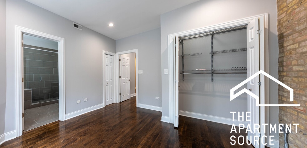 Building Photo - 2019 N Hoyne Ave