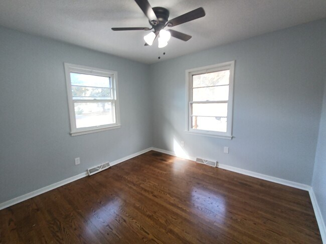 Building Photo - 1509 W Waldo Ave