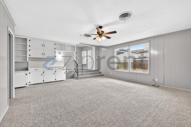 Building Photo - Unit