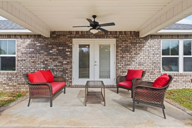 Building Photo - 4 Bedrooms!!!