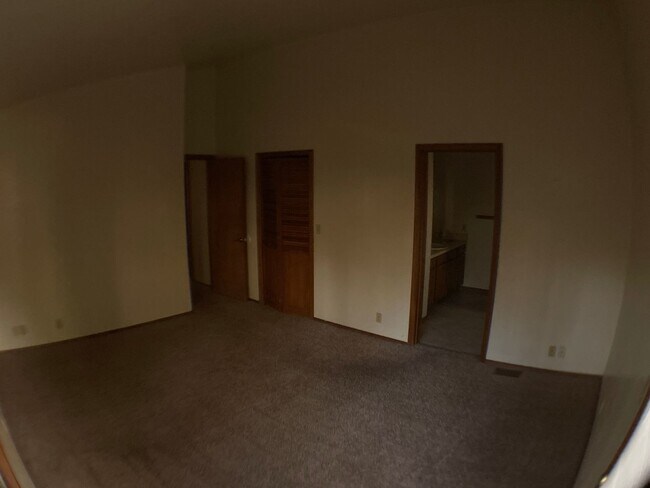 Building Photo - Single-Level 3 Bedroom Home in University Heights | Fenced Backyard + 2-Car Garage