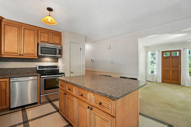 Building Photo - Charming 3BR 1 BTH Home with Inground Pool...
