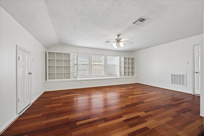 Building Photo - 7608 Janak Dr