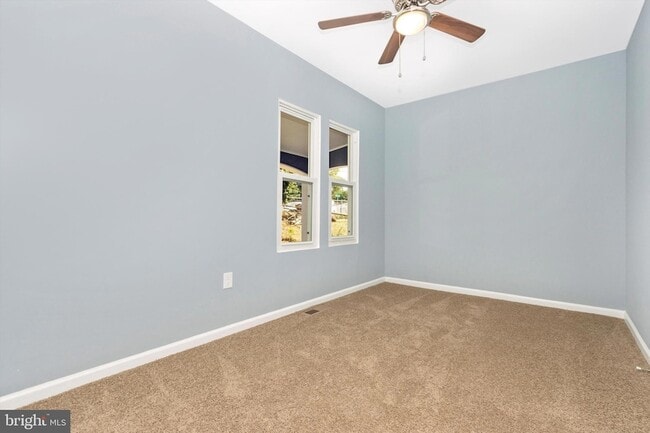 Building Photo - 404 Cedarleaf Ave