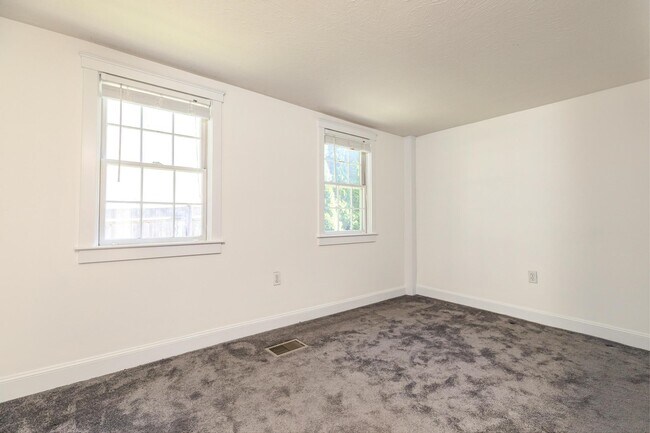 Building Photo - 273 Maplewood Ave