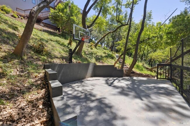 Building Photo - Newly Renovated Ross Four Bedroom & Three Bathroom Home on 1/2 acre with AC and Views