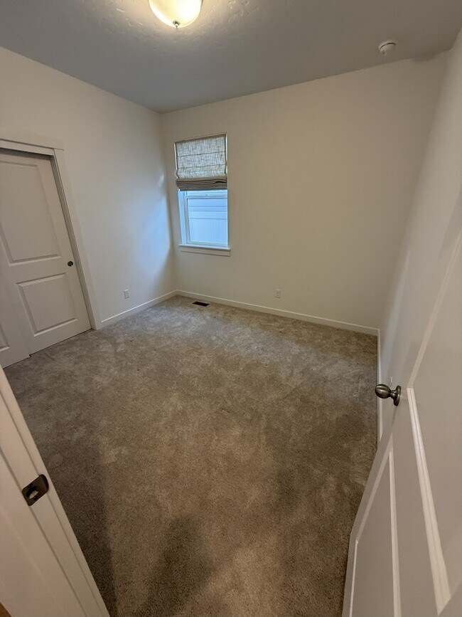 Building Photo - 15350 Blue Pinion Ave