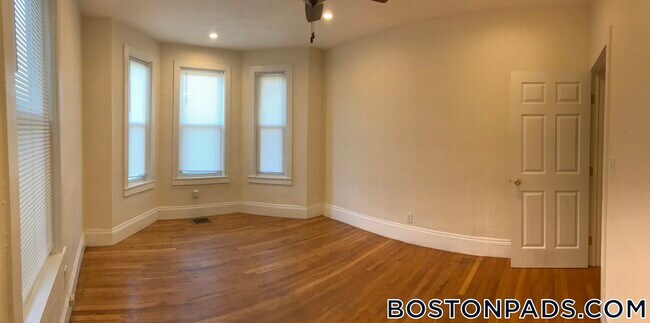 Building Photo - 108 Hyde Park Ave