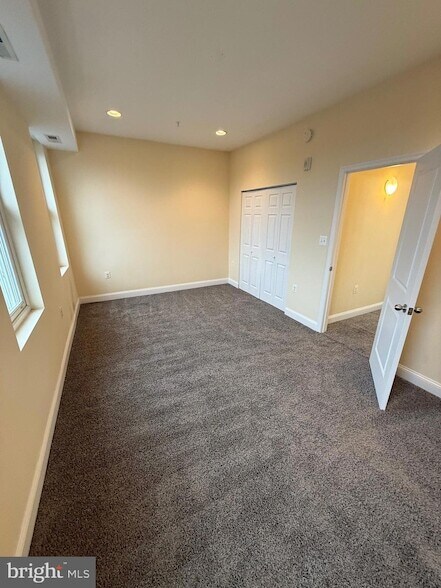 Building Photo - 532 8th St SE