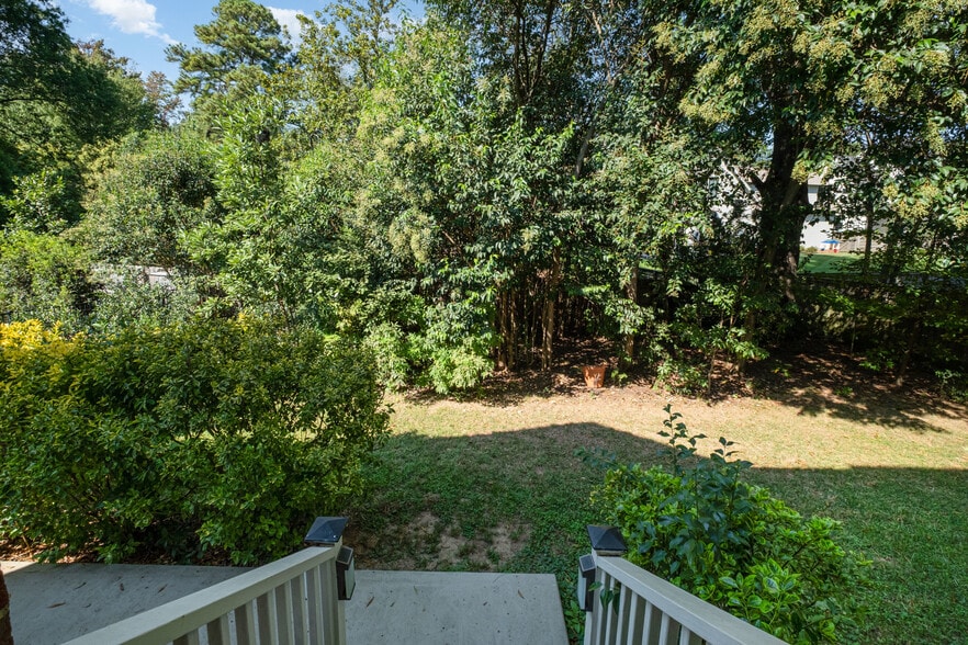 Building Photo - 1025 N Sharon Amity Rd