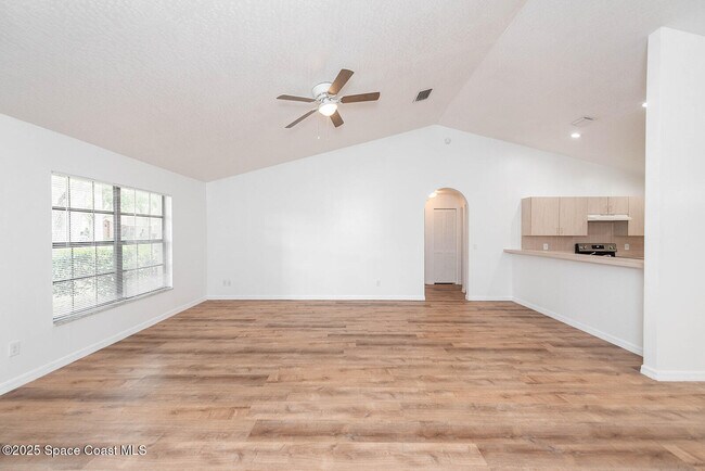 Building Photo - 2202 Appalachian Dr