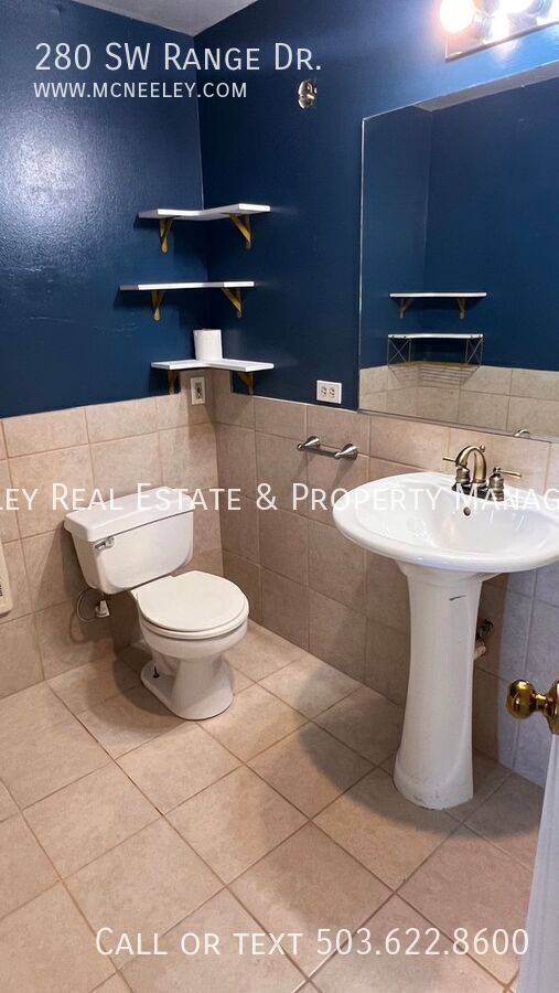 Building Photo - 280 SW Range Dr