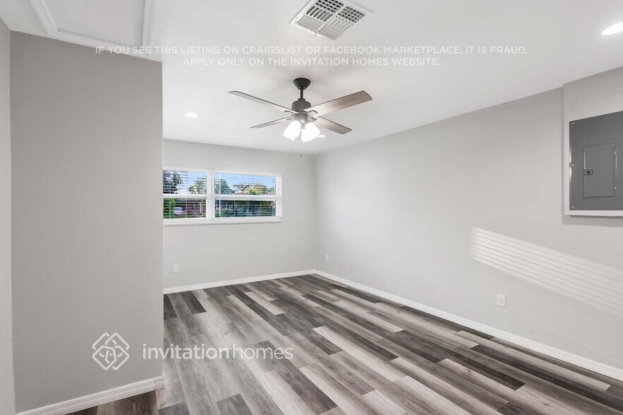 Building Photo - 1938 Summit Dr