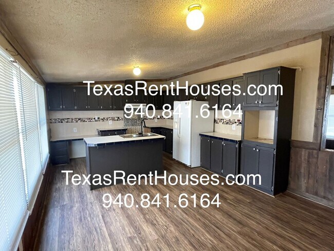 Building Photo - Country Life! Horse Lover's Dream 3/2 plus carport