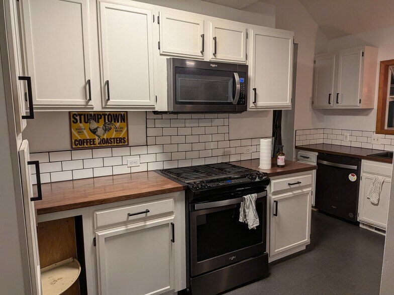 Kitchen - 2405 NE 49th Ave
