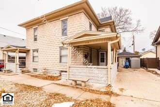 Building Photo - 112 W 2nd St