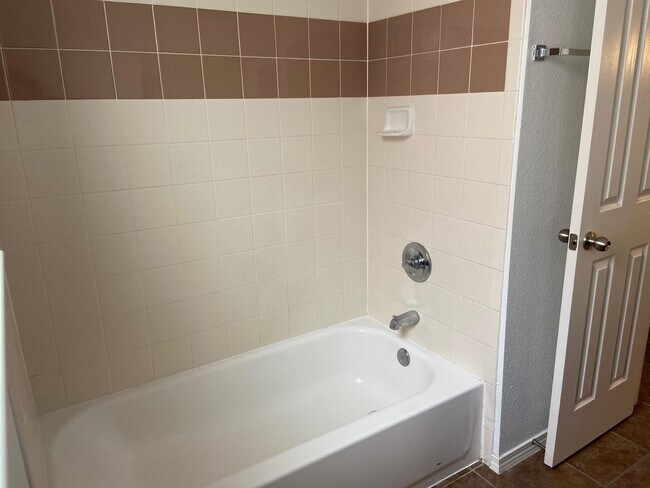 Building Photo - 1470 Senda Del Sol Ln