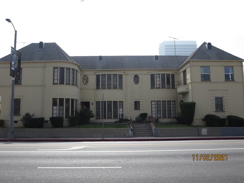 Buildiing - 5648 W 6th St