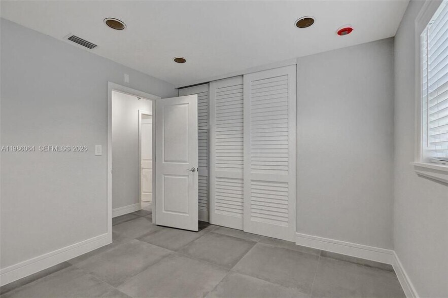 Building Photo - 902 Mandarin Isle