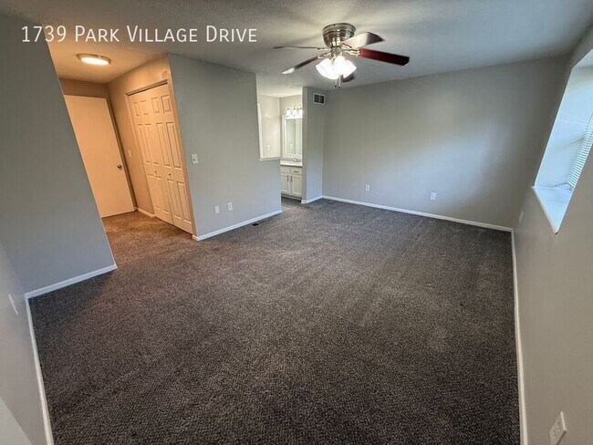 Building Photo - 1739 Park Village Dr
