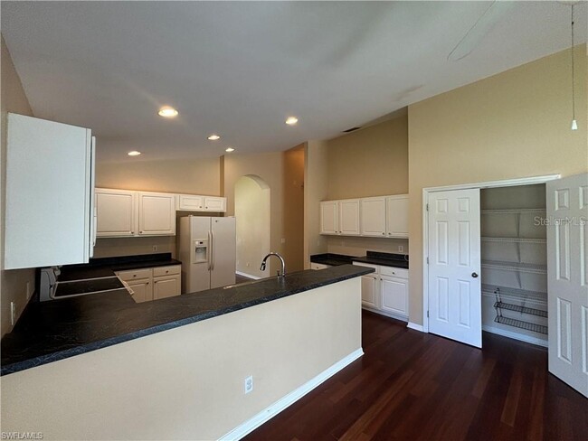 Building Photo - 9200 Middle Oak Dr