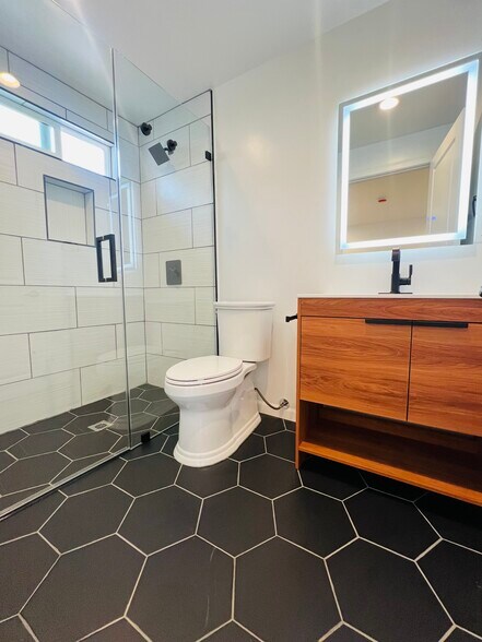 Building Photo - 1553 W 106th St