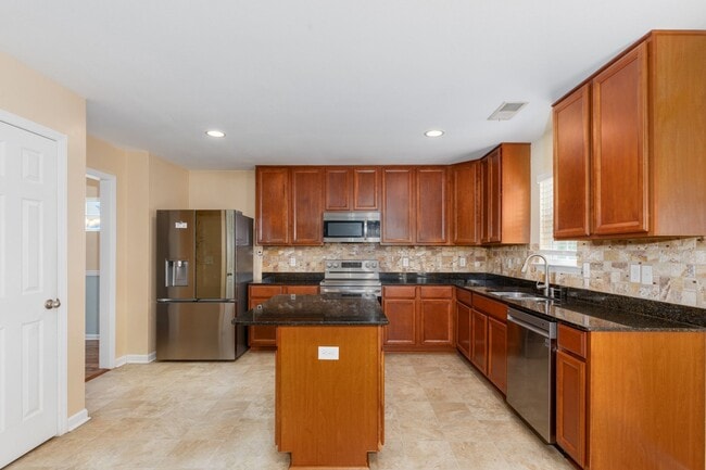 Building Photo - Beautiful home on one of Lake Carolina's largest cul-de-sac lots!