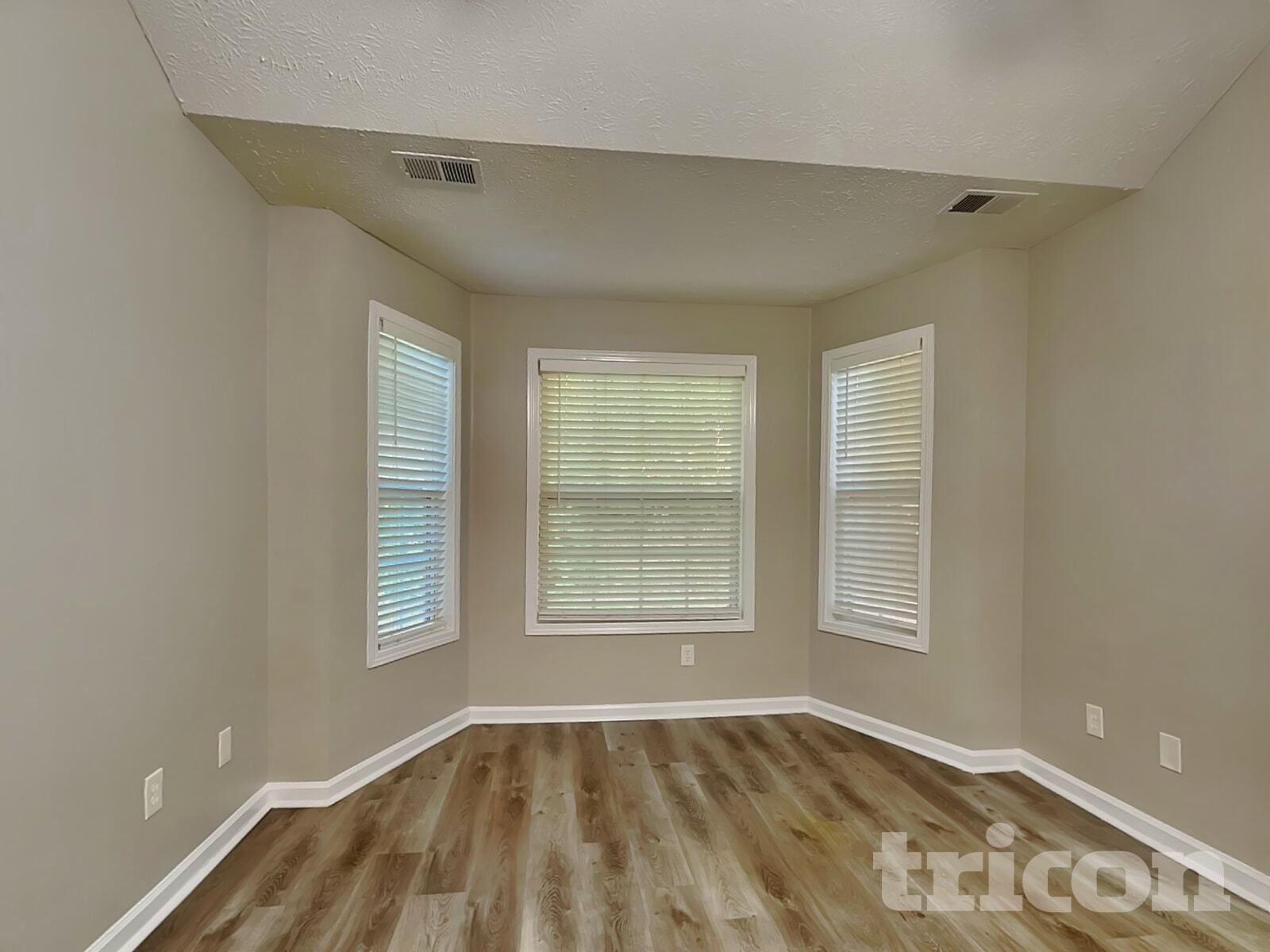 Building Photo - 449 Sarah's Ln