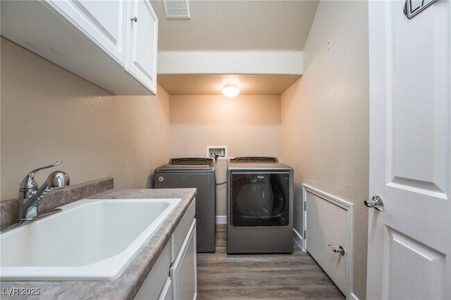 Building Photo - 7744 White Ginger Ave