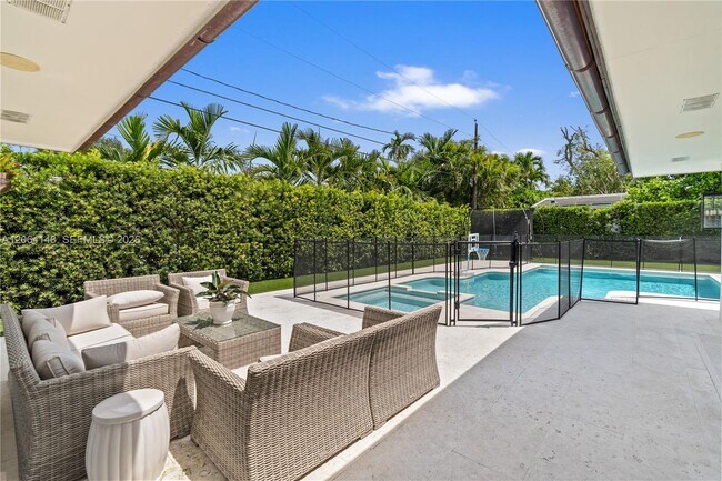 Building Photo - 735 Benevento Ave
