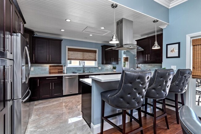 Building Photo - Prestigious Ocean View Retreat – Fully Rem...