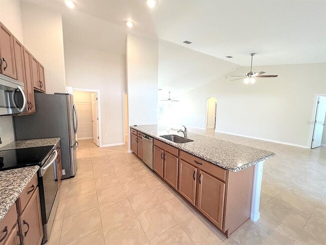 Building Photo - 9 Raemond Ln