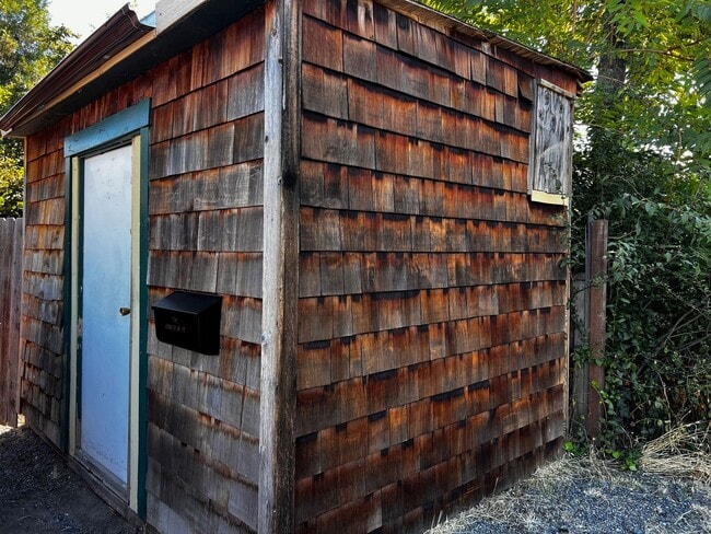 Building Photo - Charming Home for Rent