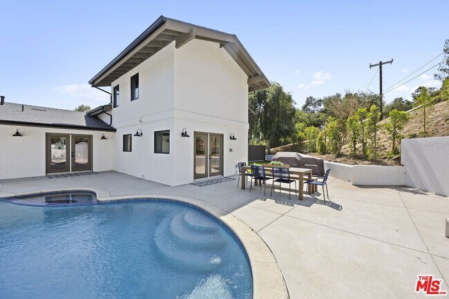 Building Photo - 1131 Rancho Dr