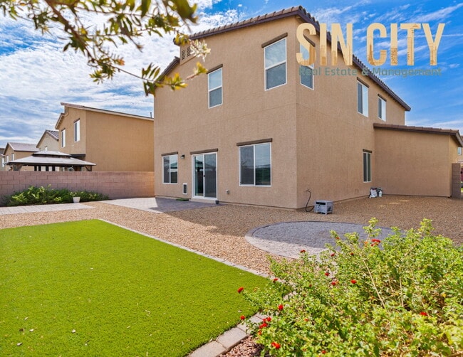 Building Photo - "Spacious 4-Bedroom Oasis with 2.5 Baths i...