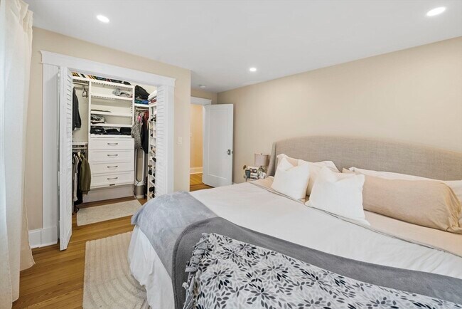 Building Photo - 57 Cook St