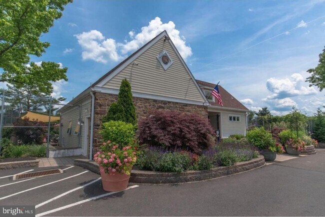 Building Photo - 27 Darien Way
