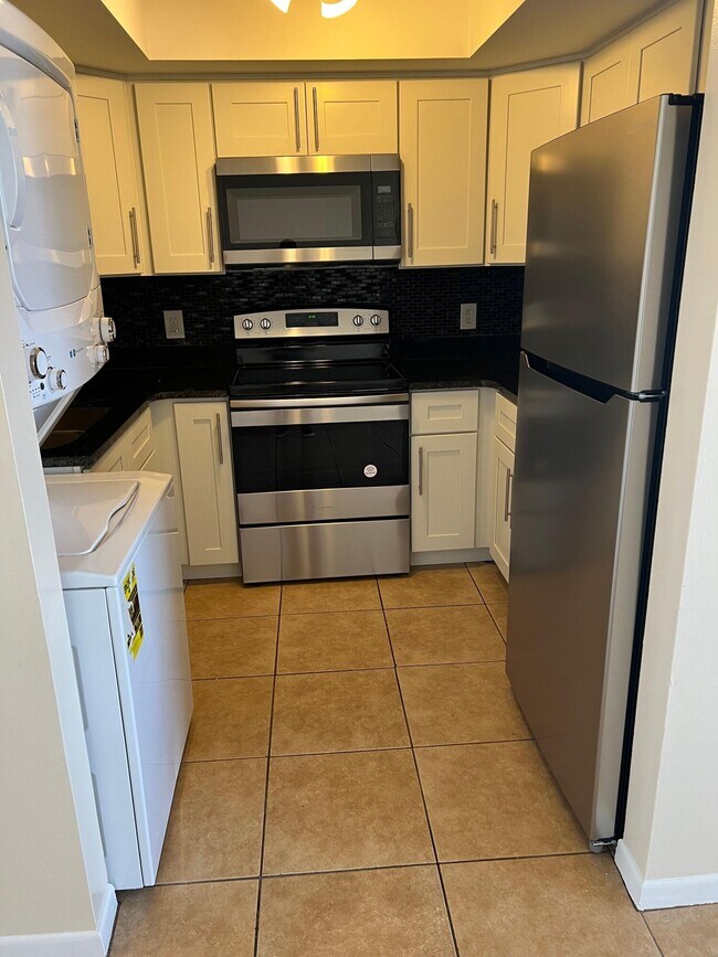 Building Photo - 837 Hickory St