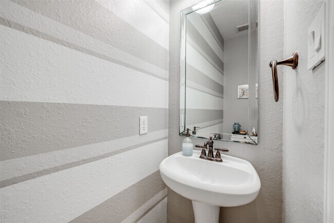 Building Photo - 5722 Ballina Canyon Ln