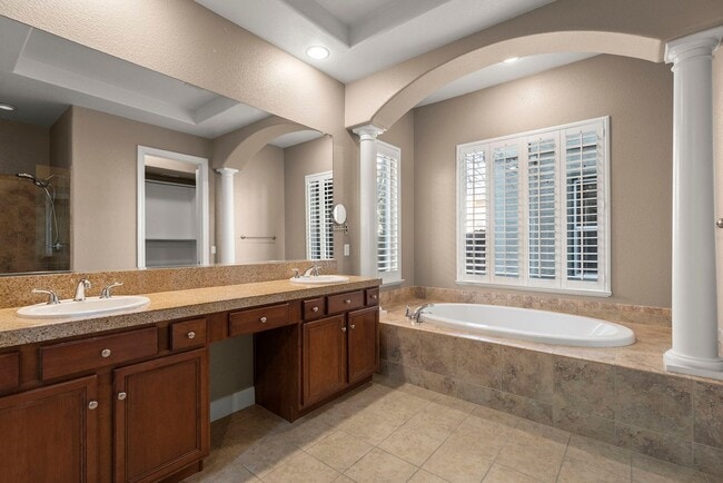 Building Photo - Damont Ranch Townhome Available to Lease Now