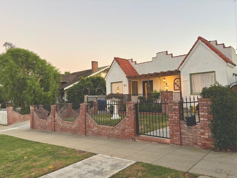 Primary Photo - 559 W 39th St