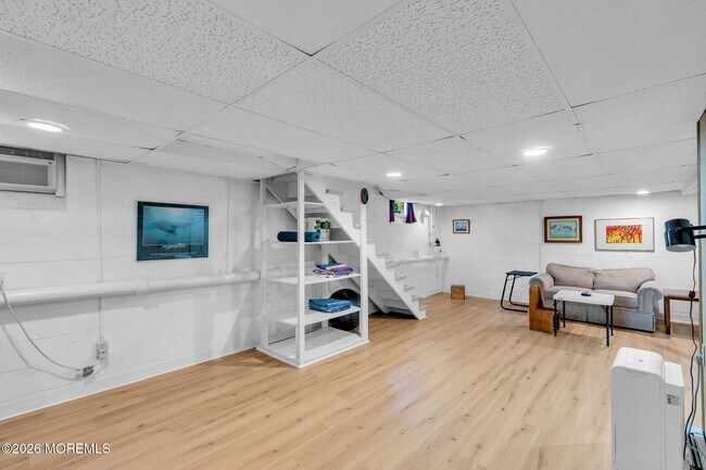 Building Photo - 720 Crescent Pl